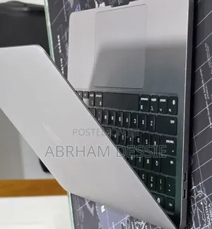 New Laptop Apple MacBook Pro 2022 M2 16GB Apple M2 SSD 256GB