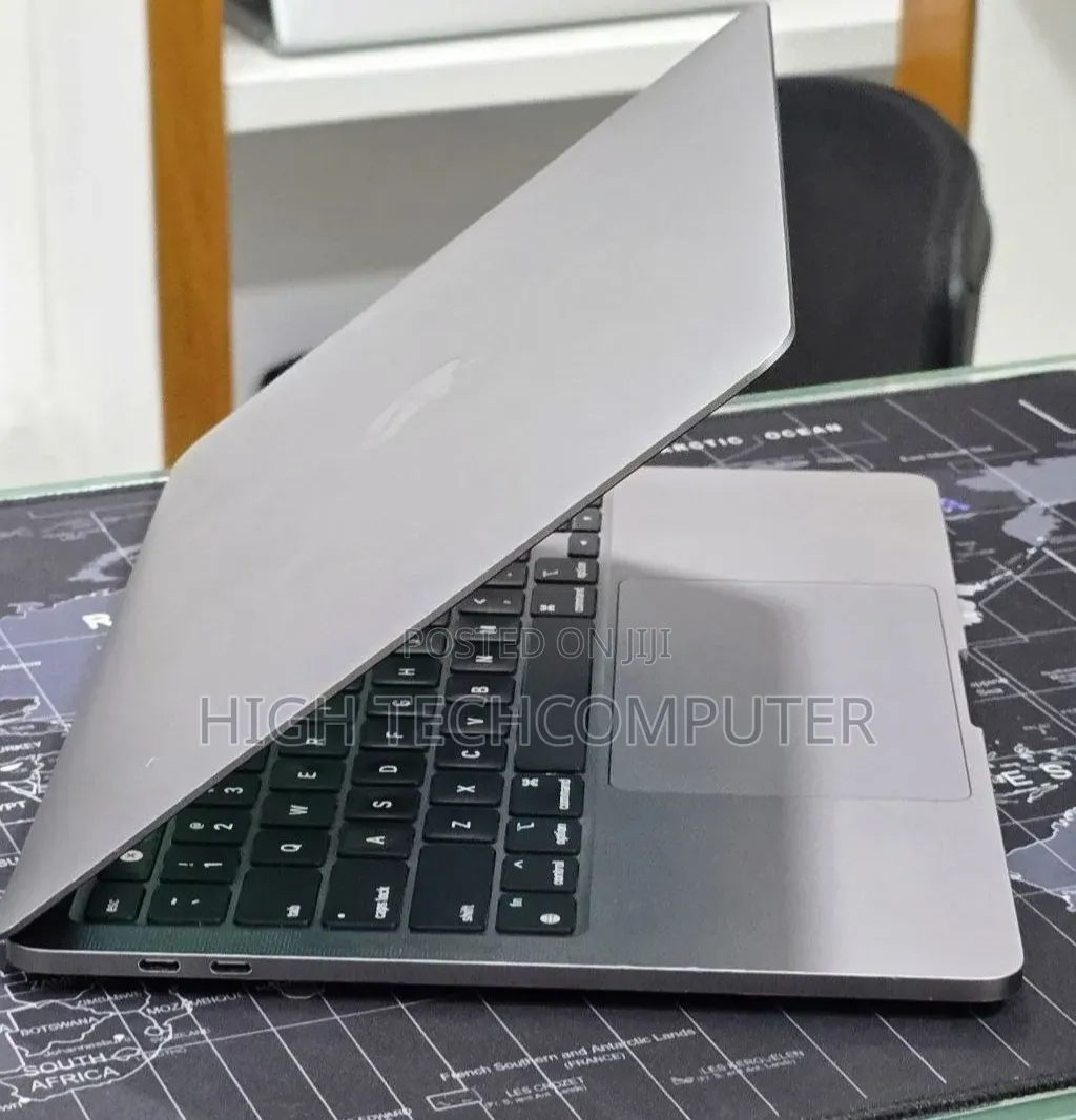 New Laptop Apple MacBook Pro 2021 M1 16GB Apple M1 Pro SSD 256GB