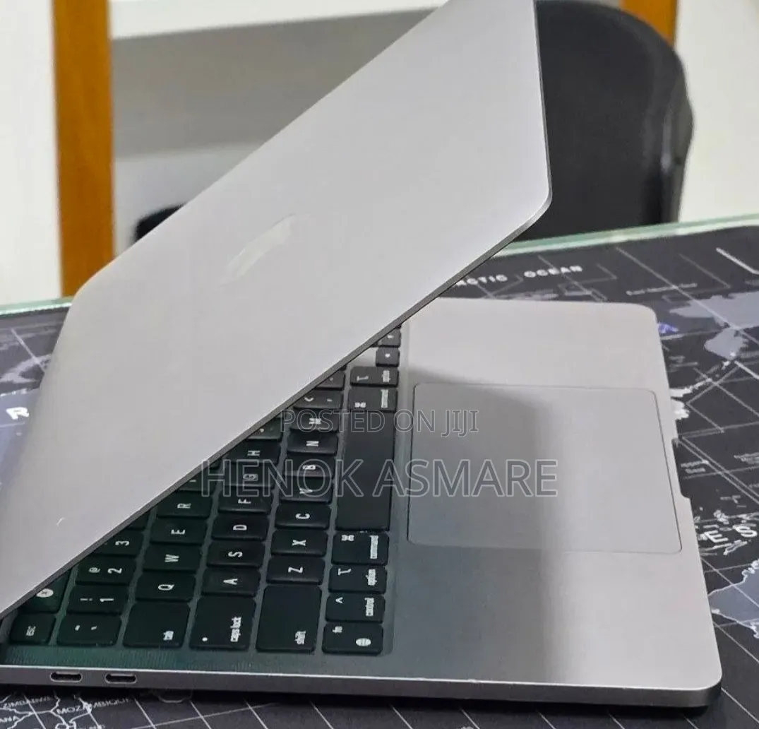 New Laptop Apple MacBook Pro 2022 M2 16GB Apple M2 SSD 256GB