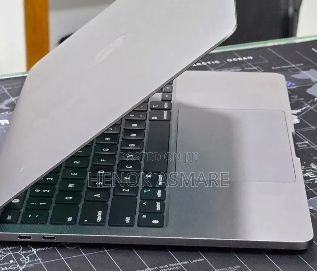 New Laptop Apple MacBook Pro 2022 M2 16GB Apple M2 SSD 256GB