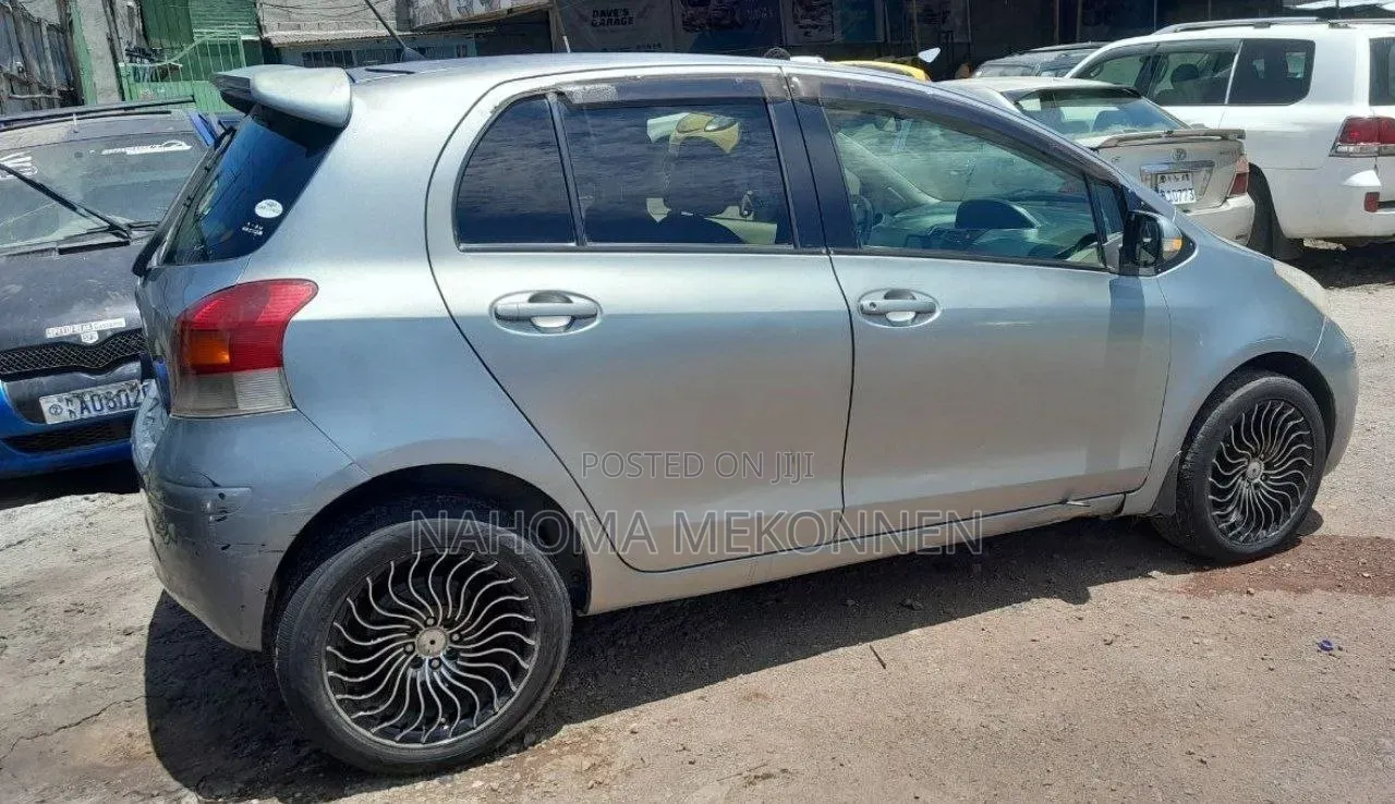 Toyota Yaris 2008 Gray