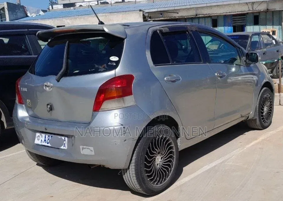 Toyota Yaris 2008 Gray