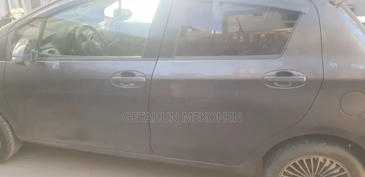 Toyota Yaris 2011 Gray