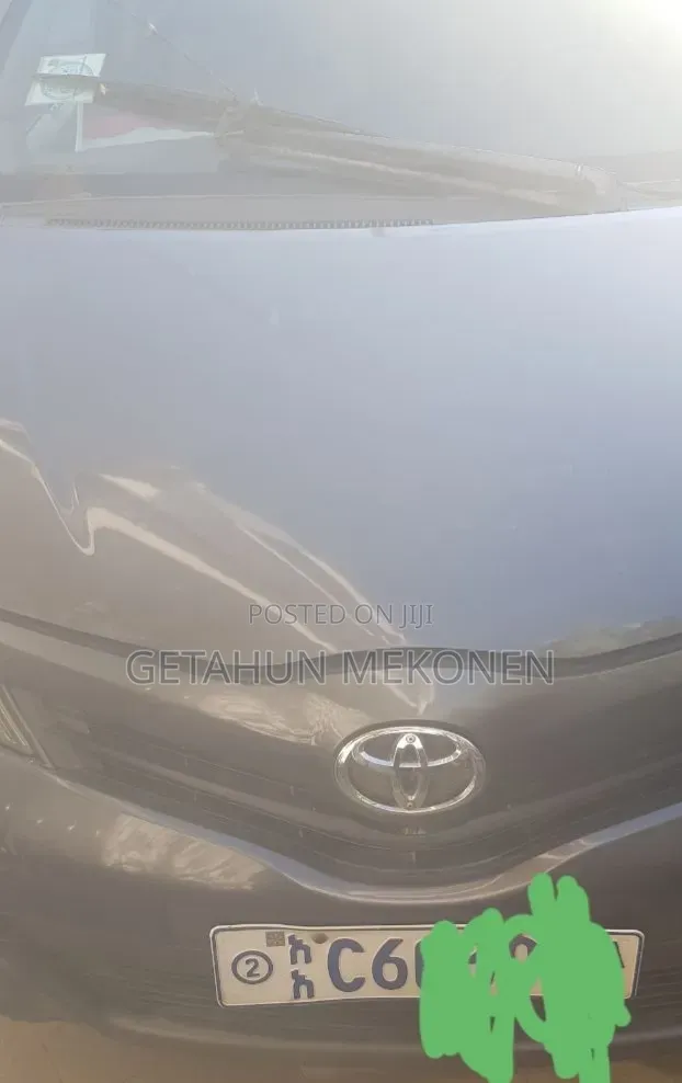 Toyota Yaris 2011 Gray