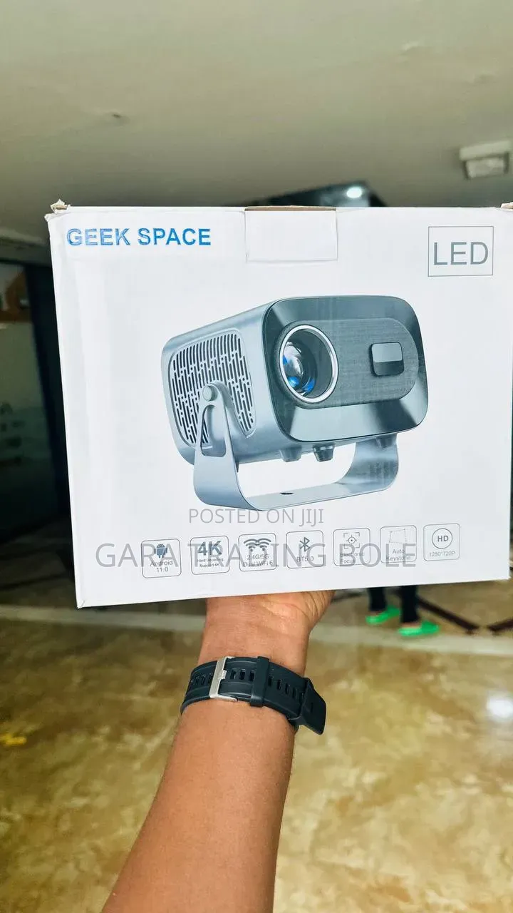 4K Smart LED Projector Android 11 – WiFi 6 & Bluetooth 5.0