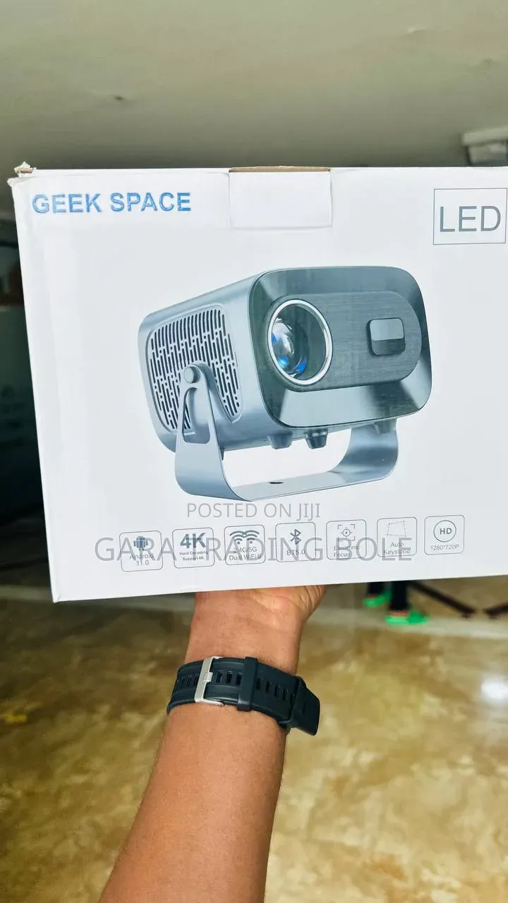 4K Smart LED Projector Android 11 – WiFi 6 & Bluetooth 5.0
