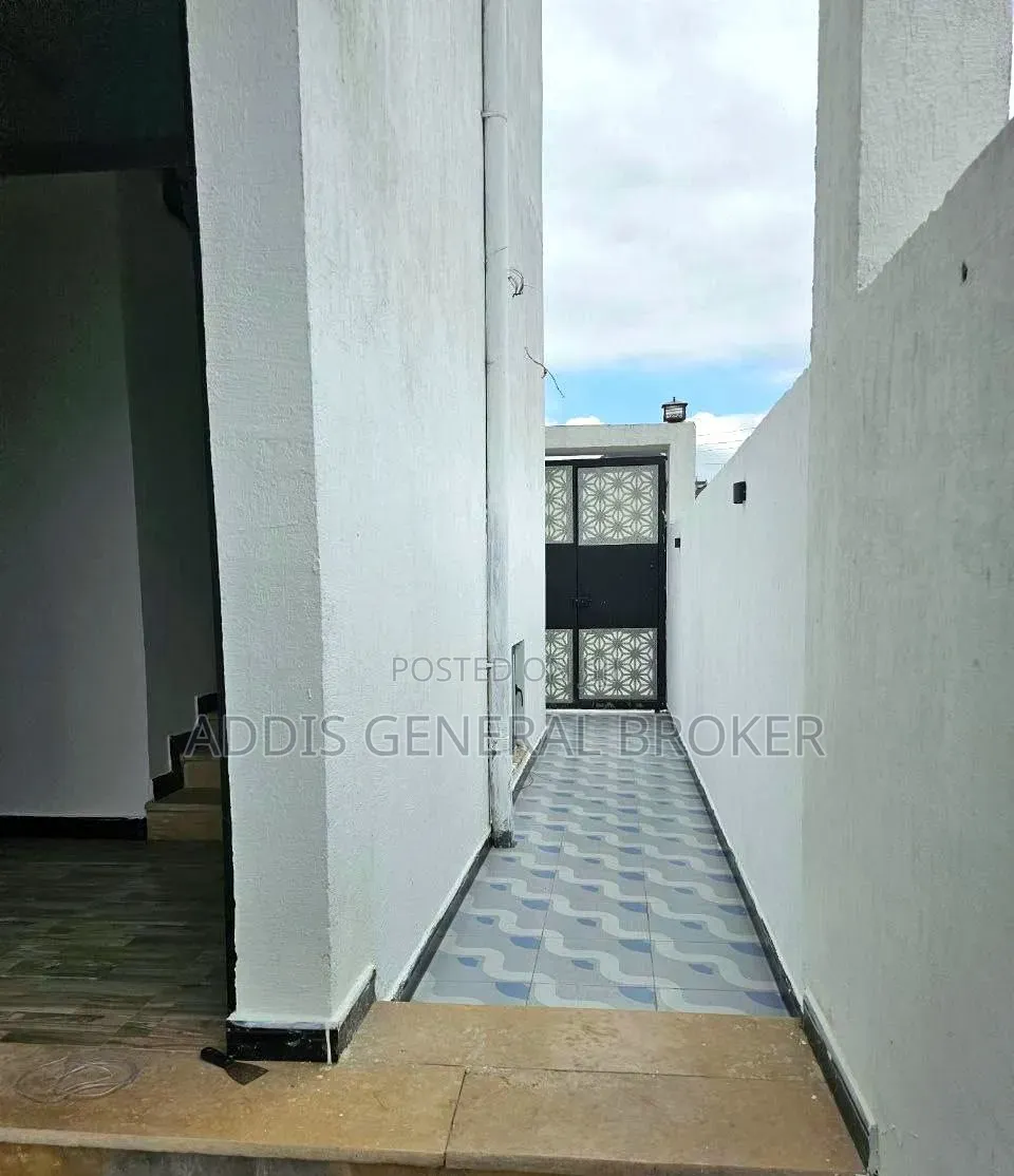 6bdrm House in Bulbula, Bole for sale