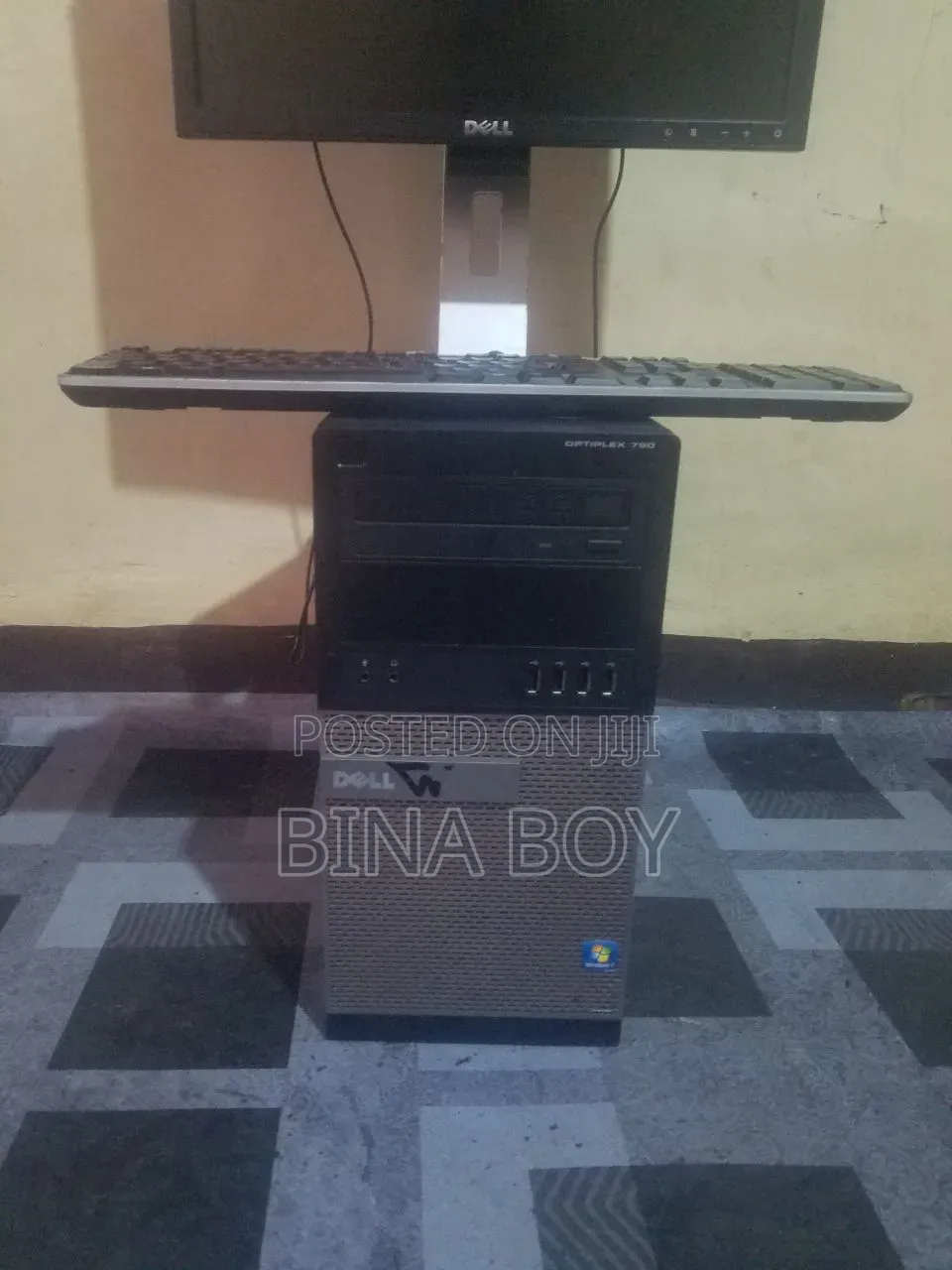 Desktop Computer Dell Optiplex 7090 8GB Intel Core i3 eMMC 500GB