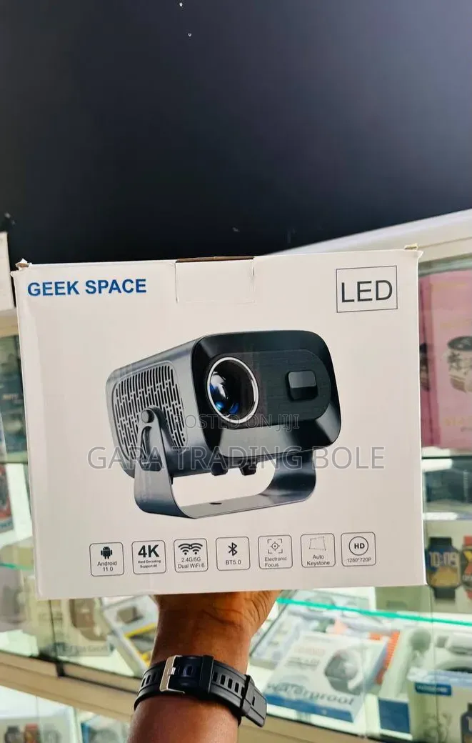 4K Smart LED Projector Android 11 – WiFi 6 & Bluetooth 5.0