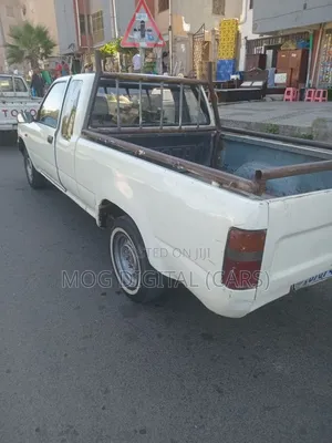 Toyota Hilux 1990 White