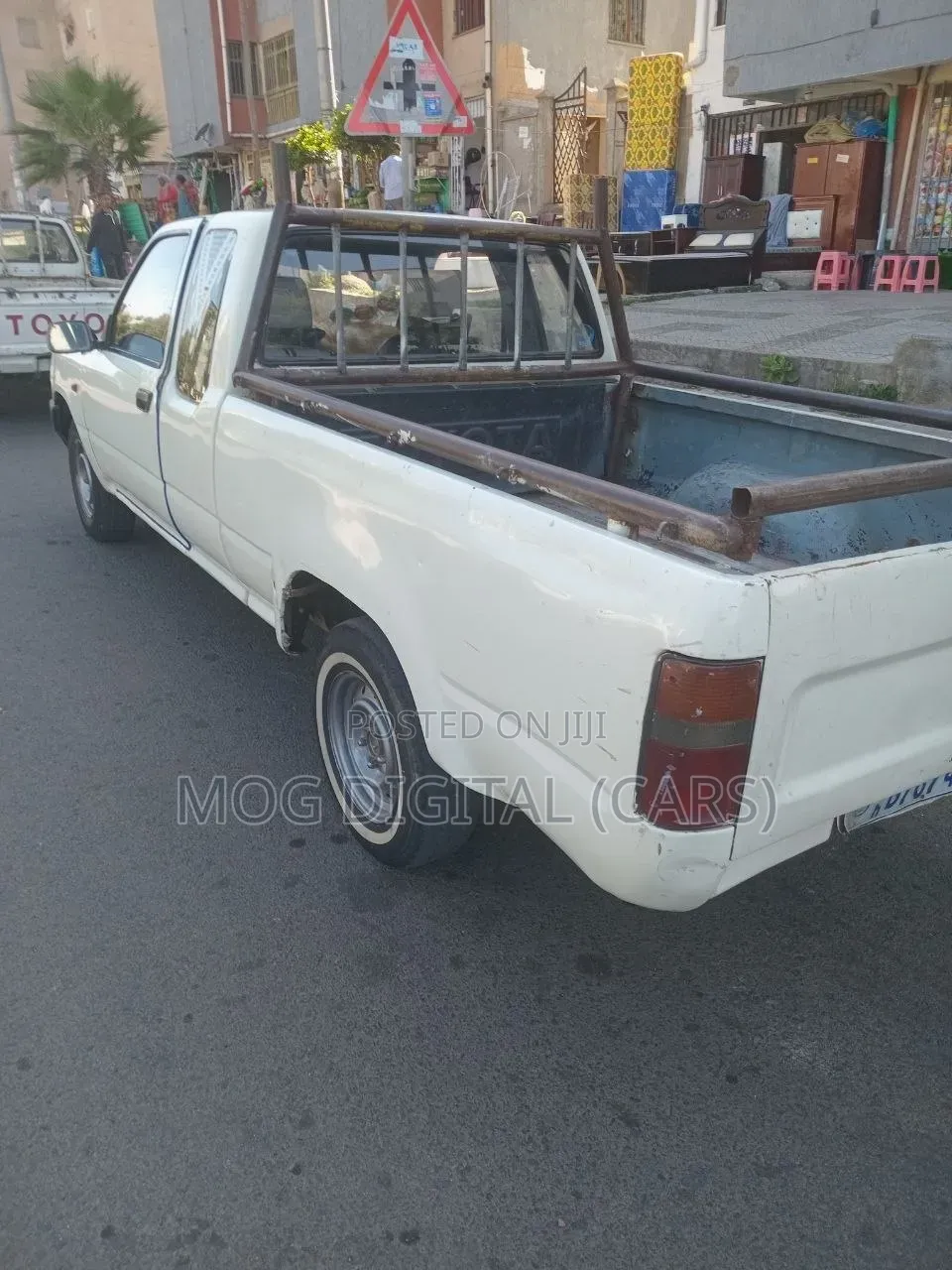 Toyota Hilux 1990 White