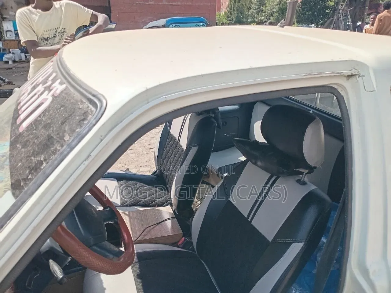 Toyota Hilux 1990 White