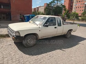 Toyota Hilux 1990 White