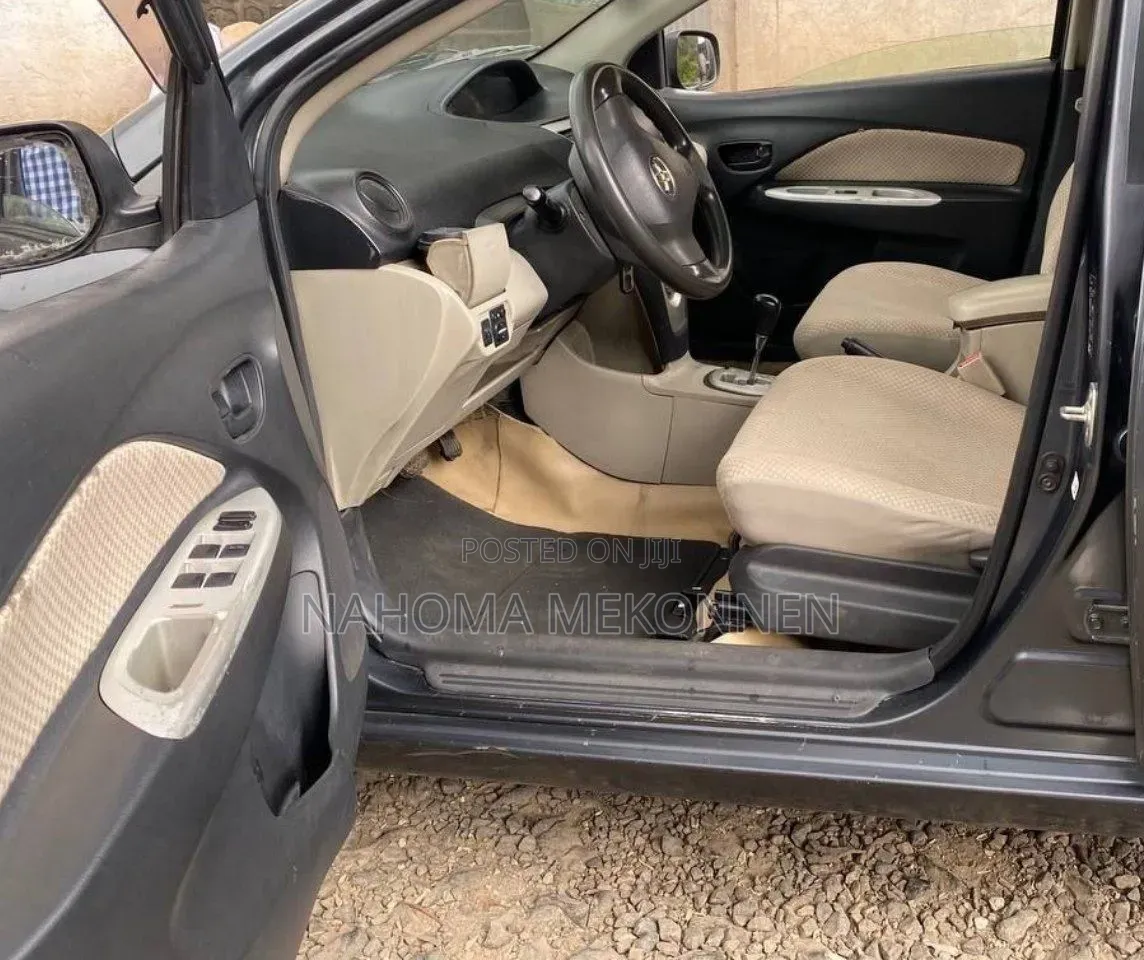 Toyota Belta 2007 Blue