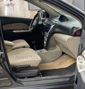 Toyota Belta 2007 Blue