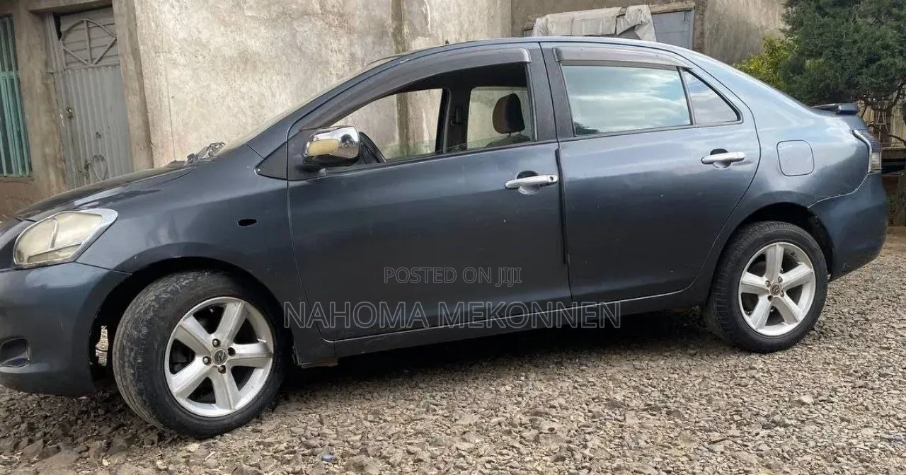 Toyota Belta 2007 Blue