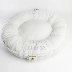 Comfortable White Hairy Goofy Cat Bed