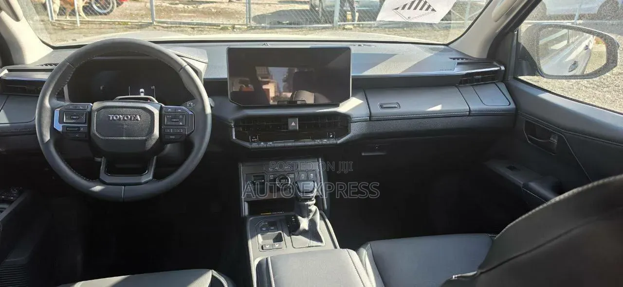 New Toyota Hilux 2026 Gray