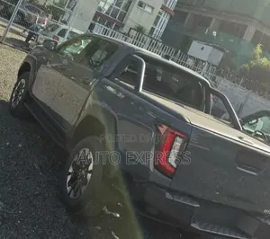 New Toyota Hilux 2026 Gray