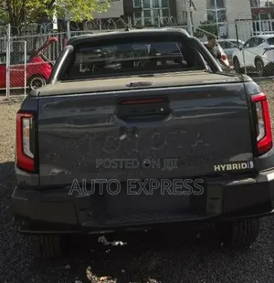 New Toyota Hilux 2026 Gray