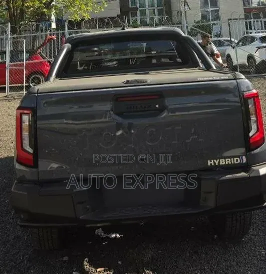 New Toyota Hilux 2026 Gray
