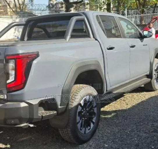 New Toyota Hilux 2026 Gray