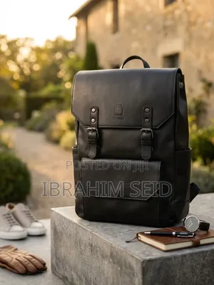 ጥቁር የቆዳ ቦርሳ (Backpack) ​