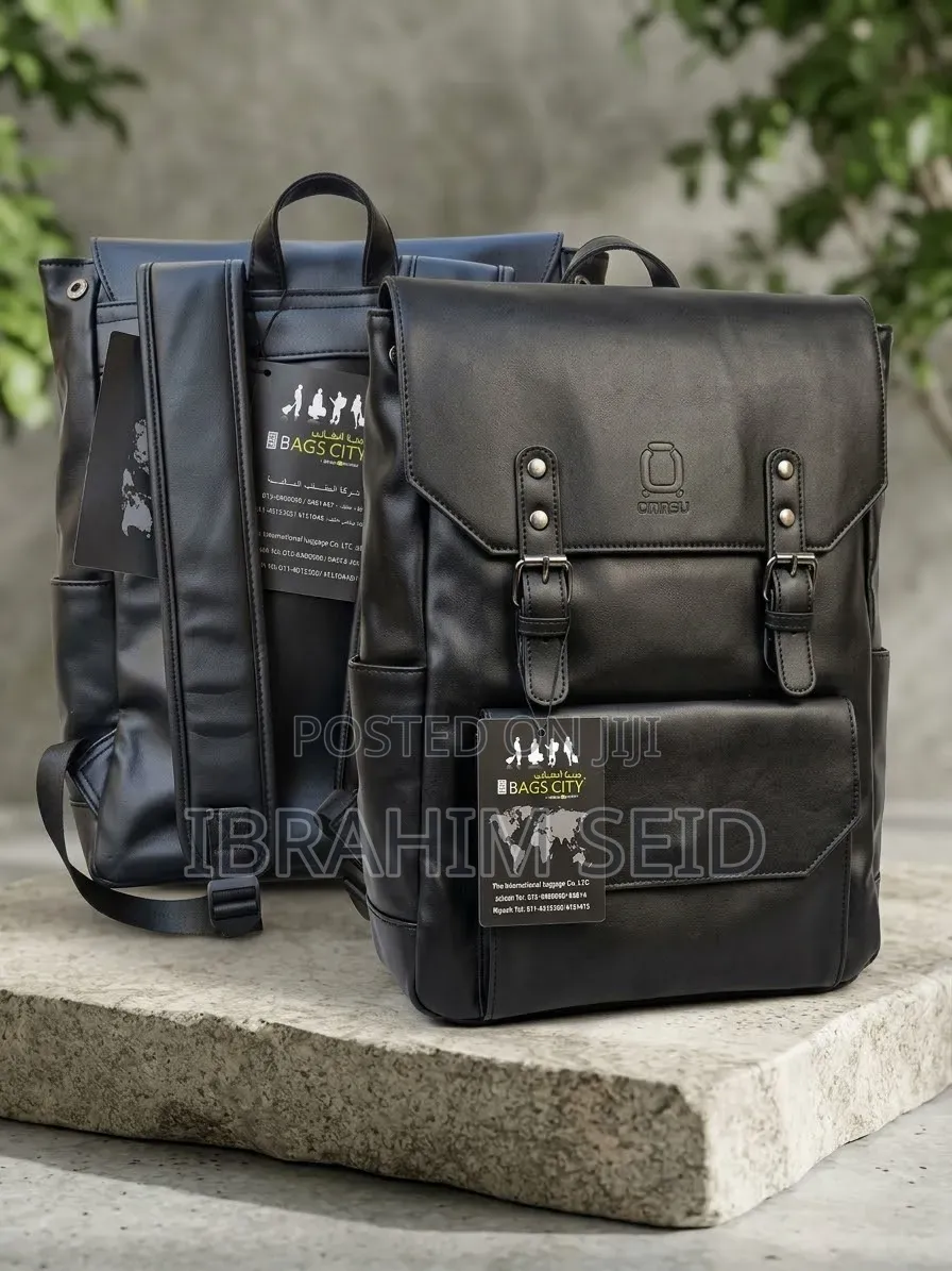 ጥቁር የቆዳ ቦርሳ (Backpack) ​