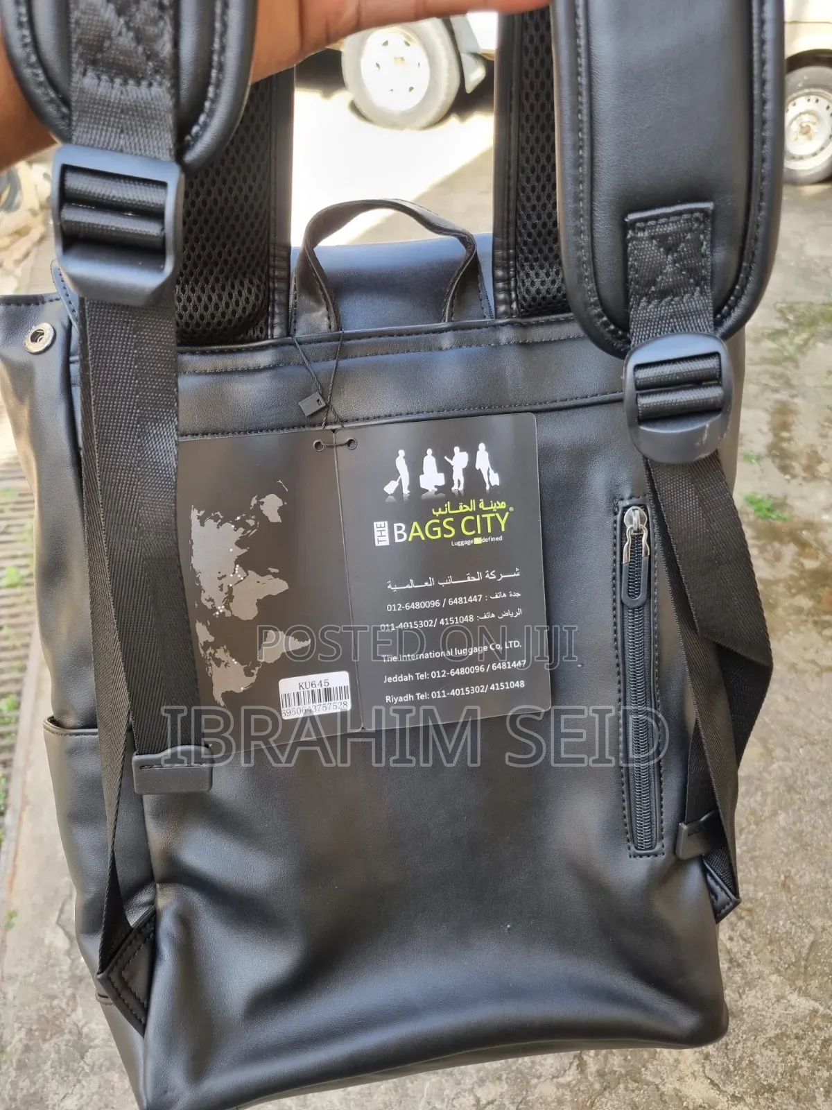ጥቁር የቆዳ ቦርሳ (Backpack) ​