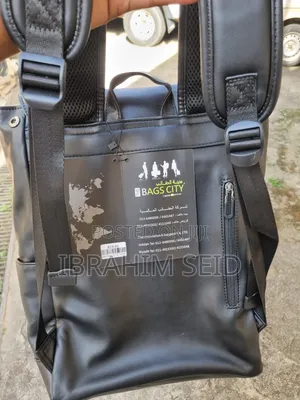 ጥቁር የቆዳ ቦርሳ (Backpack) ​