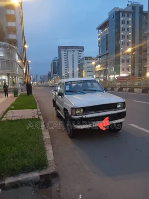 Toyota Hilux 1995 White