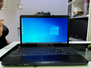 Laptop Sony VAIO E15 SVE1513Q1E 4GB Intel Core i3 SSD 128GB