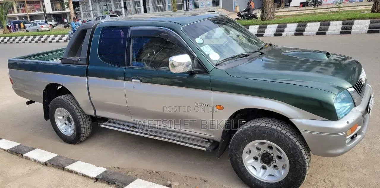 Mitsubishi L200 2000 Silver