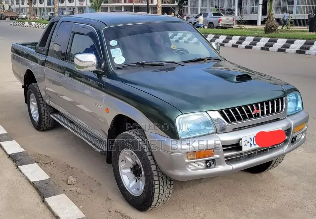 Mitsubishi L200 2000 Silver