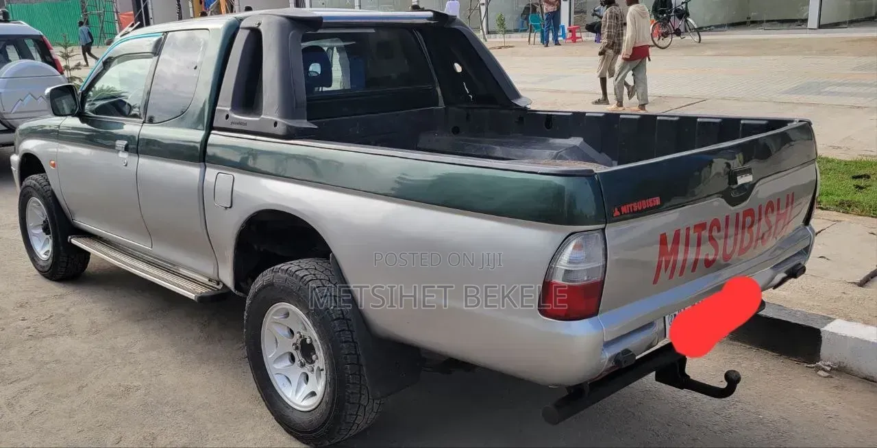 Mitsubishi L200 2000 Silver