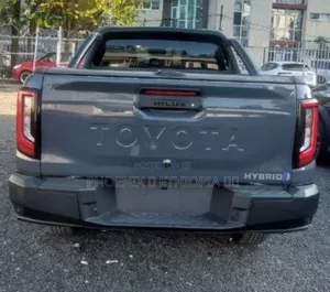 New Toyota Hilux 2026 Gray