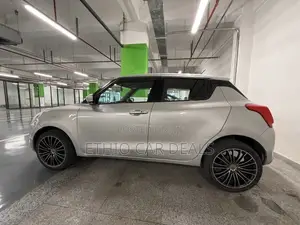Suzuki Swift 2022 Silver