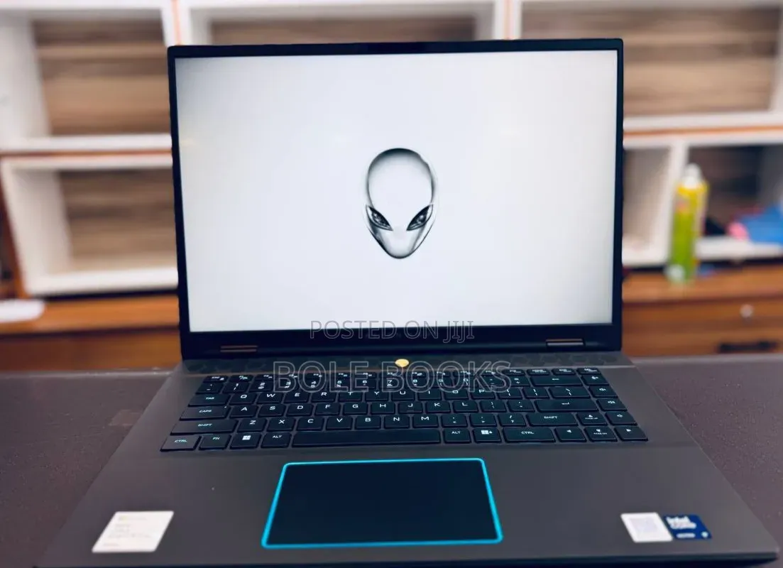 New Laptop Dell Allienware M18 R1 16GB Intel Core Ultra 9 SSD 1T