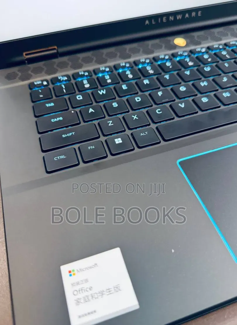 New Laptop Dell Allienware M18 R1 16GB Intel Core Ultra 9 SSD 1T