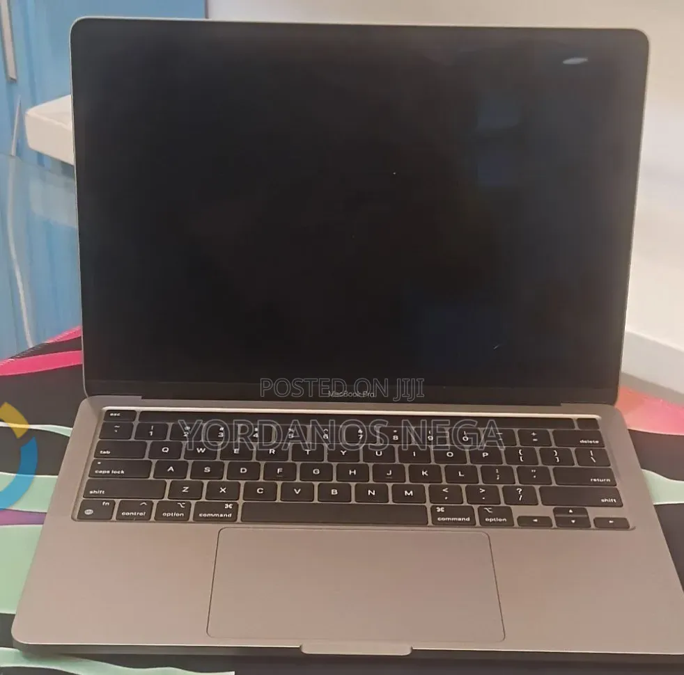 New Laptop Apple MacBook Pro 2020 M1 8GB Apple M1 Pro SSD 256GB