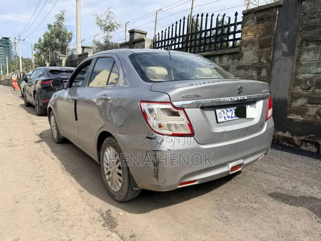 Suzuki Dzire 2022 Silver
