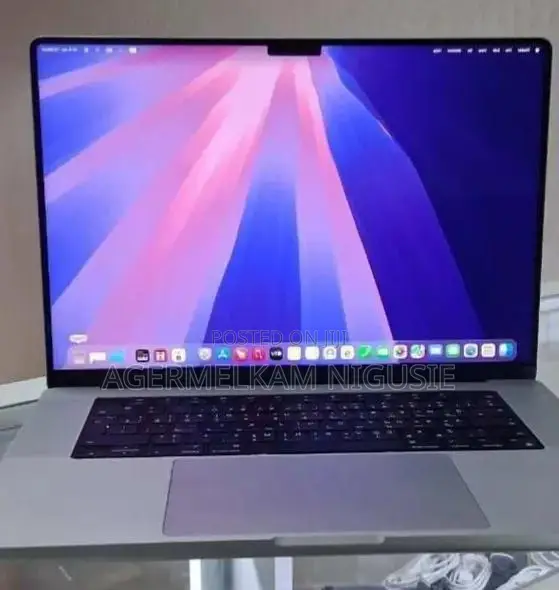 New Laptop Apple MacBook Pro 2021 M1 16GB AMD A10 SSD 512GB