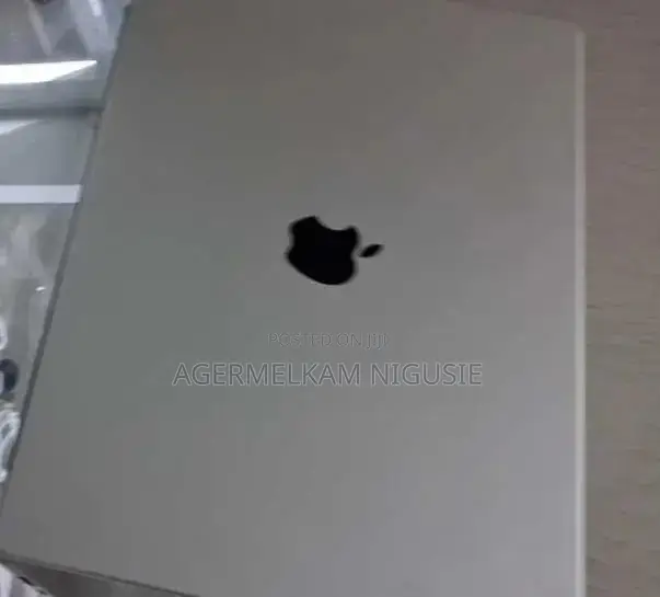 New Laptop Apple MacBook Pro 2021 M1 16GB AMD A10 SSD 512GB