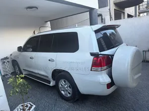 Toyota Land Cruiser 2010 White
