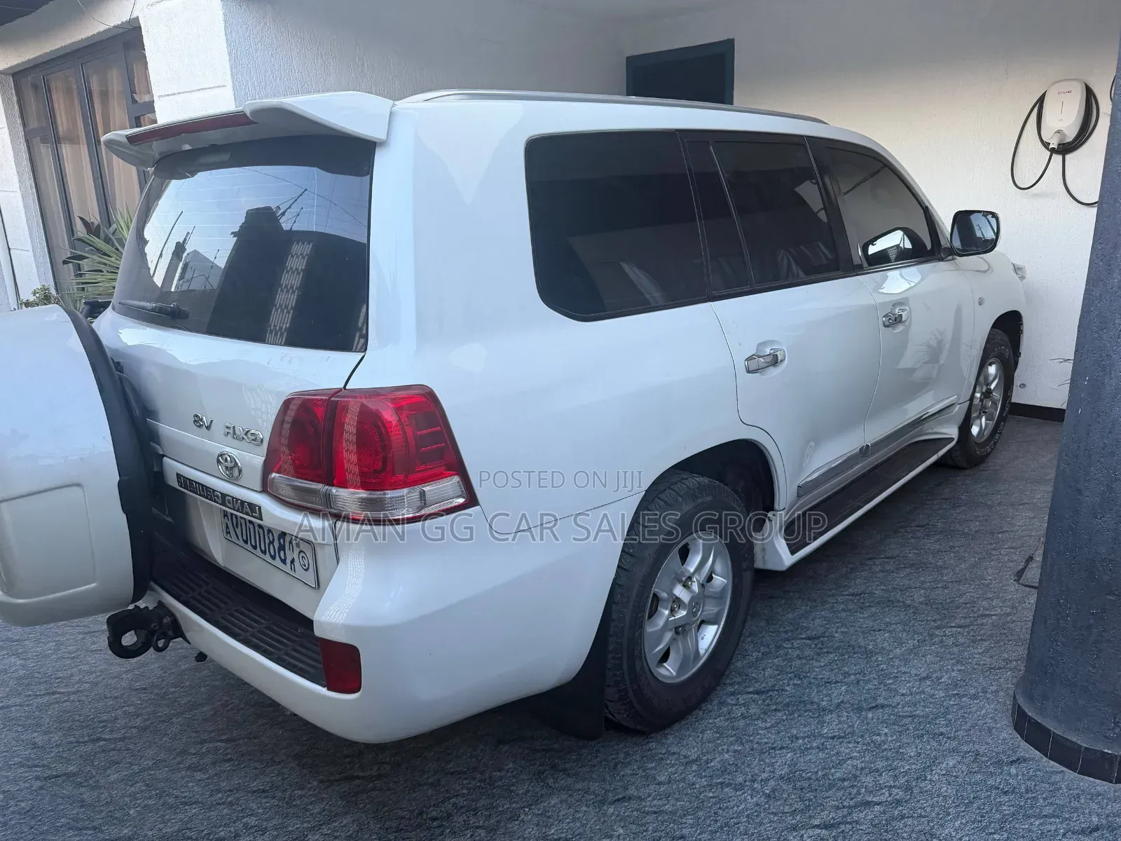 Toyota Land Cruiser 2010 White