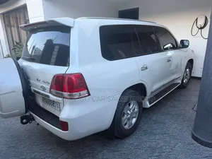 Toyota Land Cruiser 2010 White