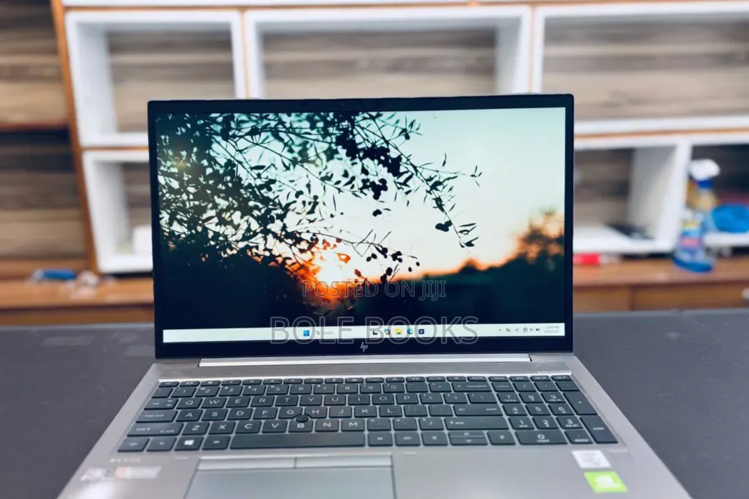 New Laptop HP ZBook Firefly G8 16GB Intel Core i7 SSD 512GB