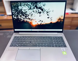 New Laptop HP ZBook Firefly G8 16GB Intel Core i7 SSD 512GB