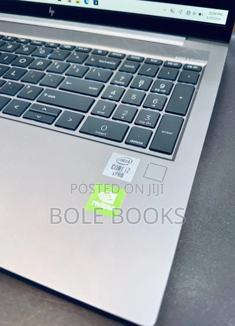 New Laptop HP ZBook Firefly G8 16GB Intel Core i7 SSD 512GB
