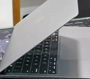 New Laptop Apple MacBook Pro 2022 M2 16GB Apple M2 SSD 256GB
